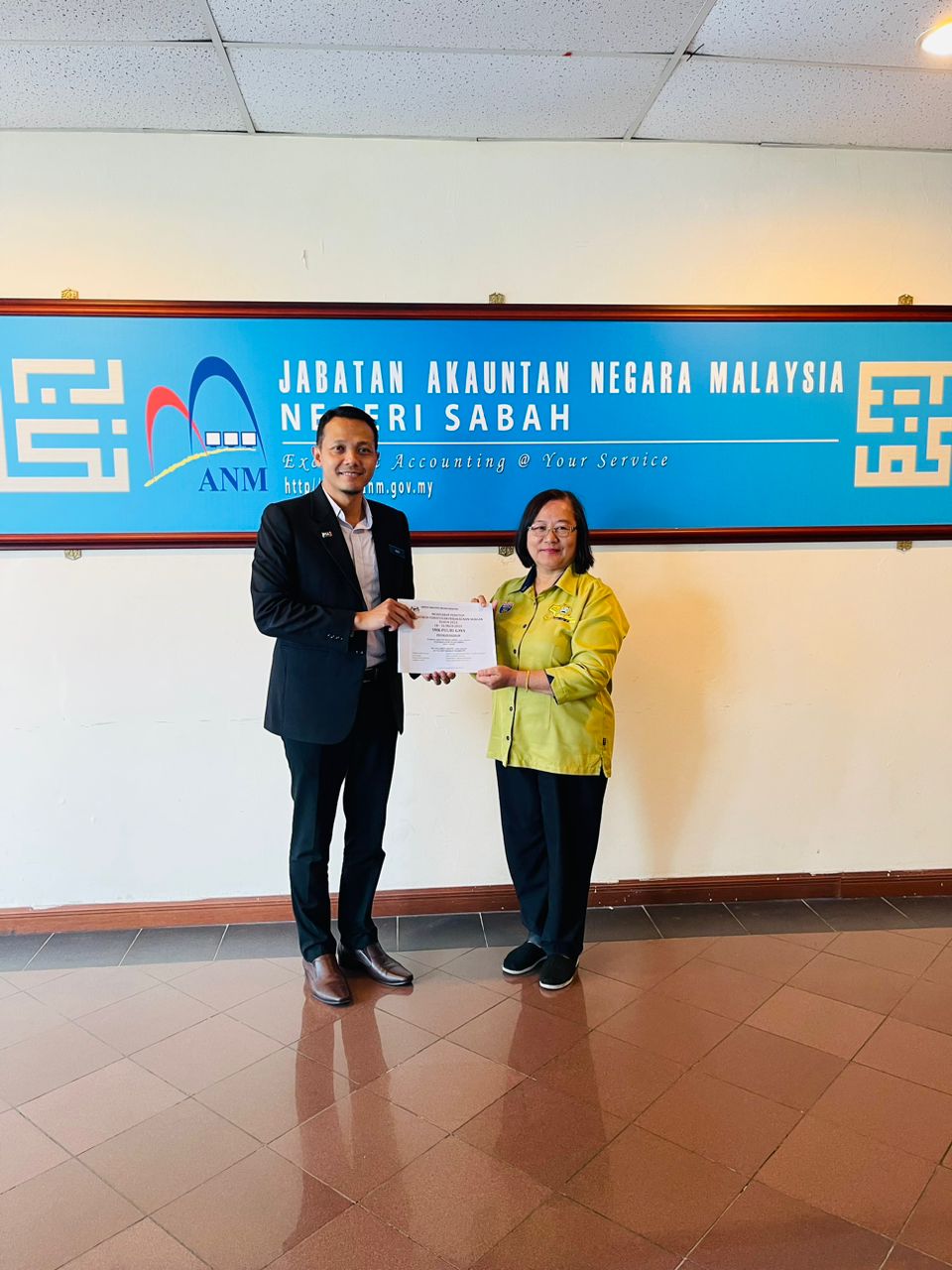 PENYERAHAN PENEMUAN NAZIRAN SMK PULAU GAYA PADA 16.8.2023